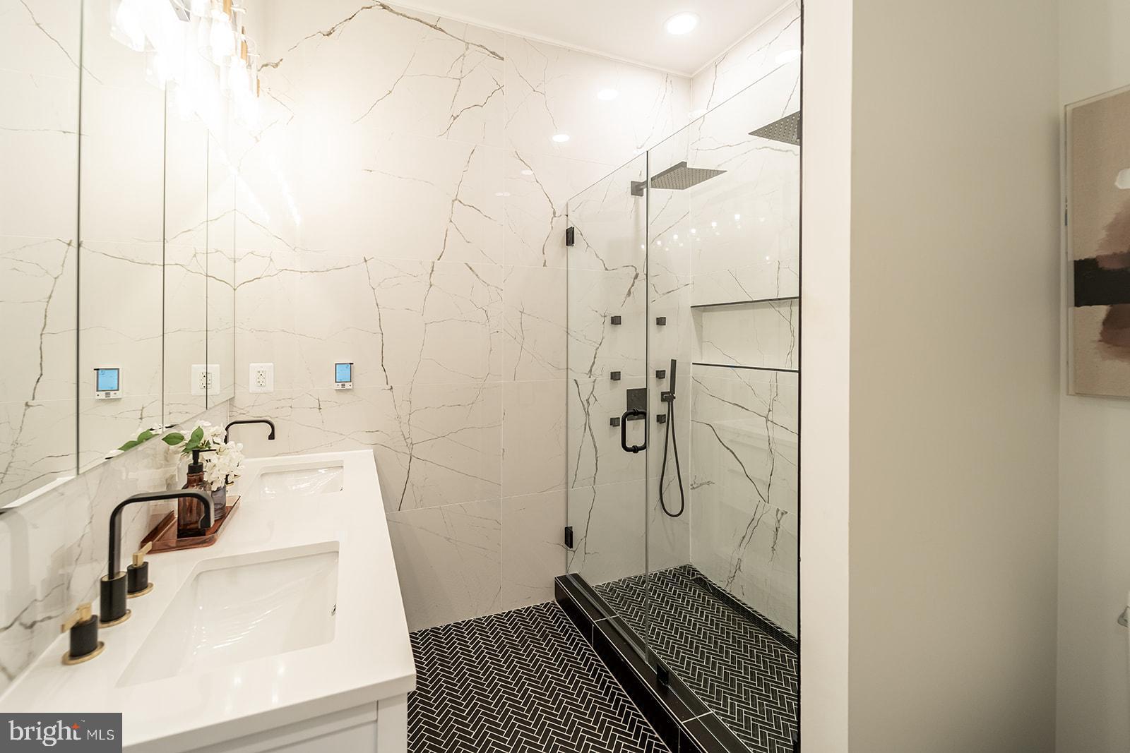 1215 HOLBROOK TERRACE NE 2