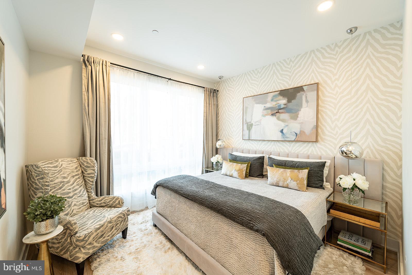 1215 HOLBROOK TERRACE NE 2