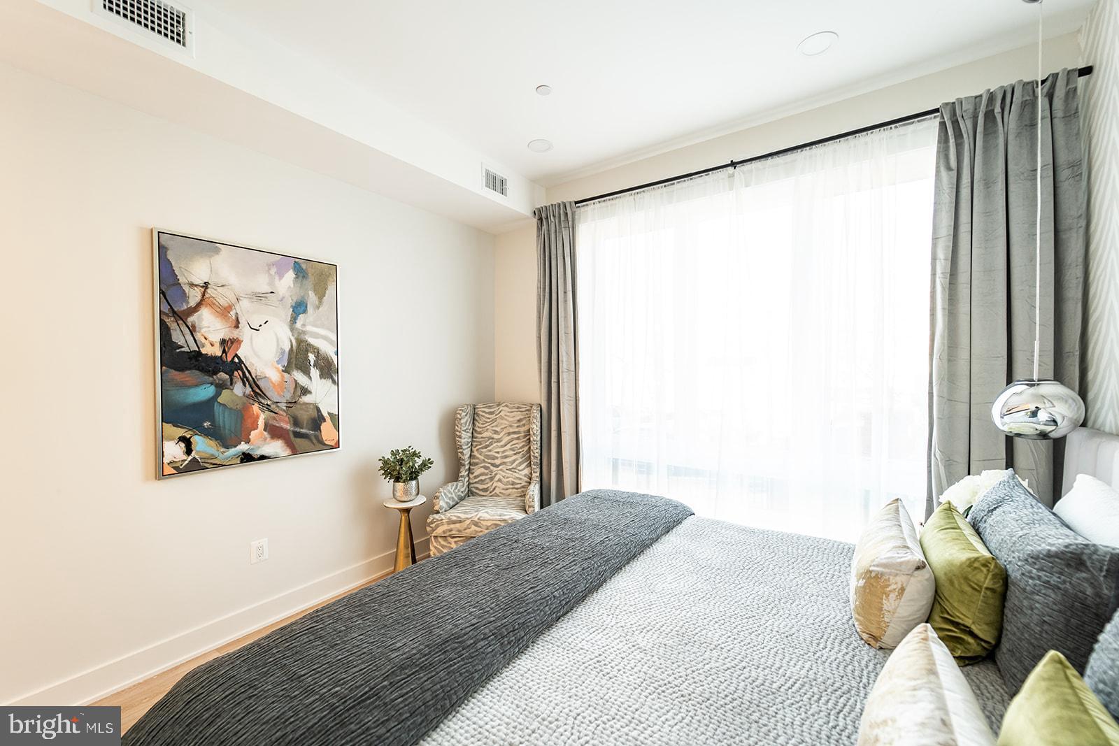 1215 HOLBROOK TERRACE NE 2