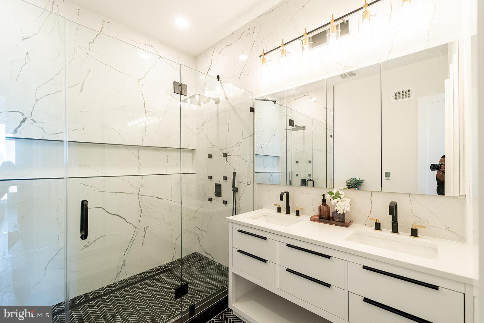 1215 HOLBROOK TERRACE NE 2