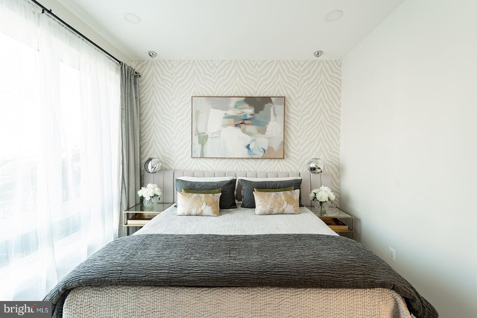 1215 HOLBROOK TERRACE NE 2