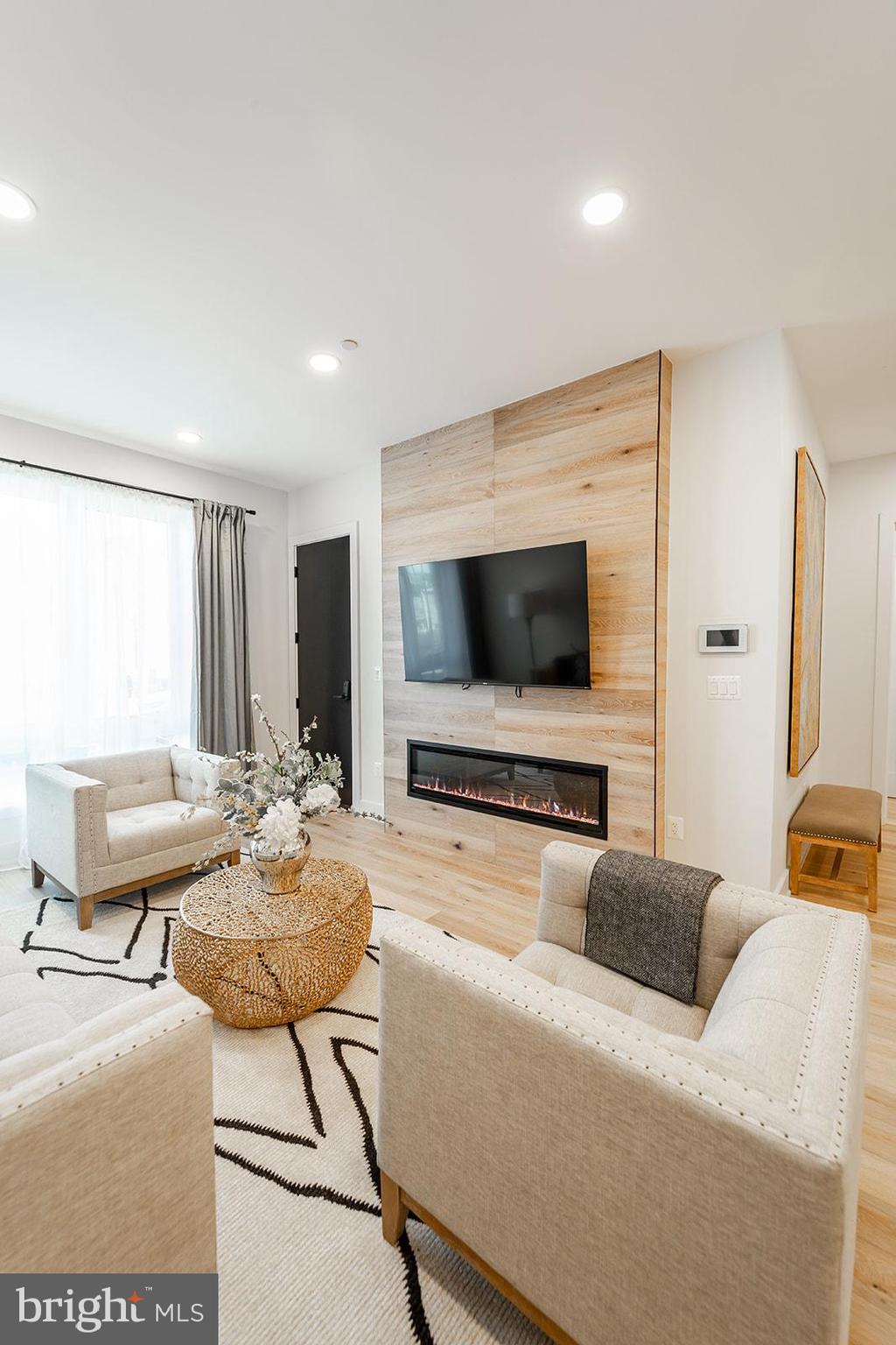 1215 HOLBROOK TERRACE NE 2