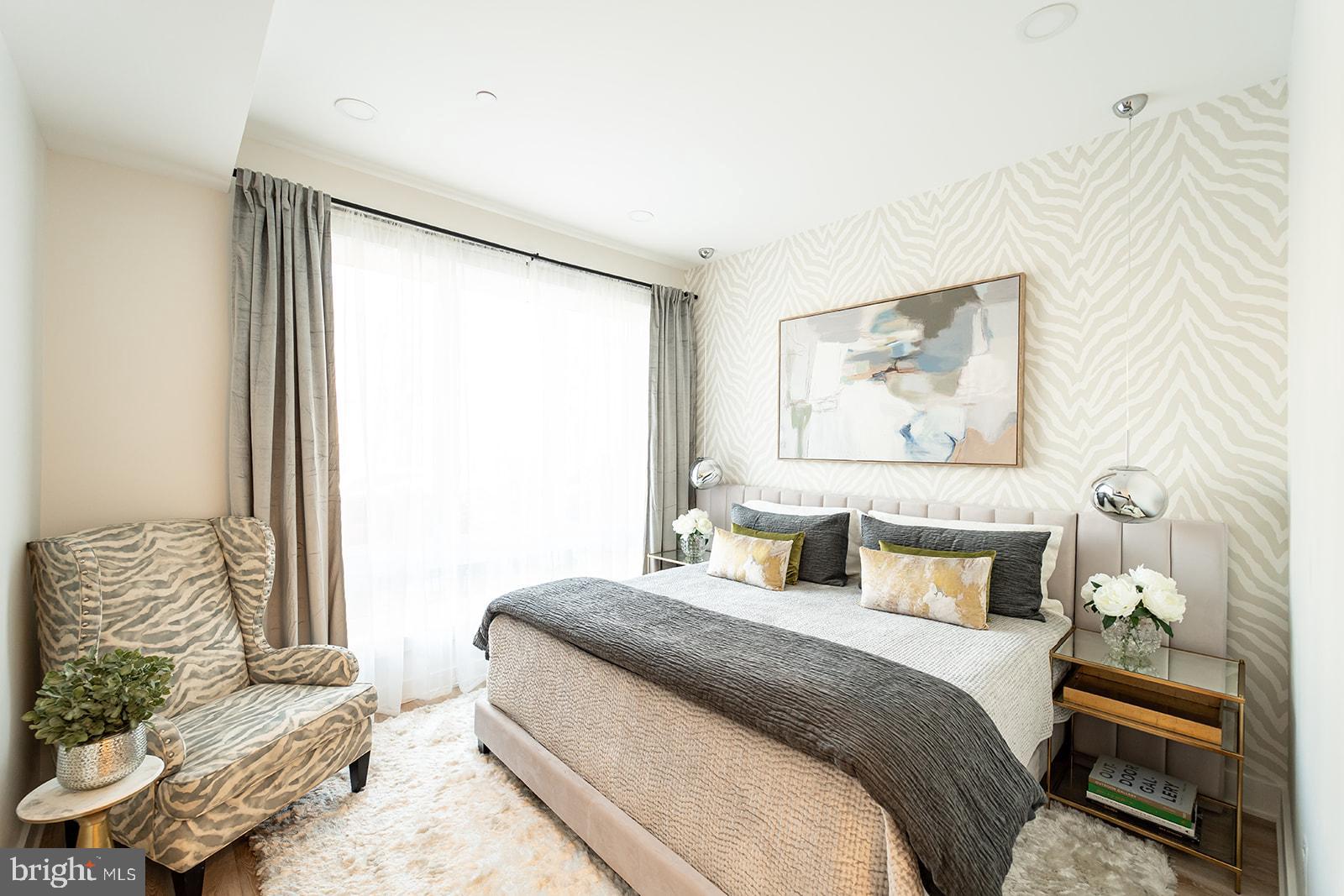 1215 HOLBROOK TERRACE NE 2