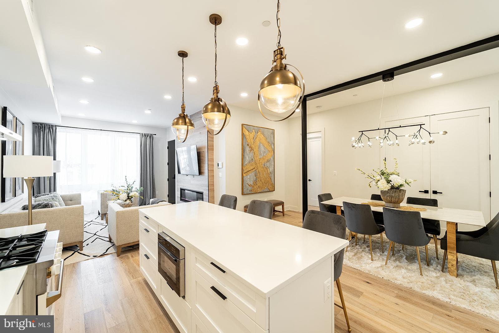 1215 HOLBROOK TERRACE NE 2