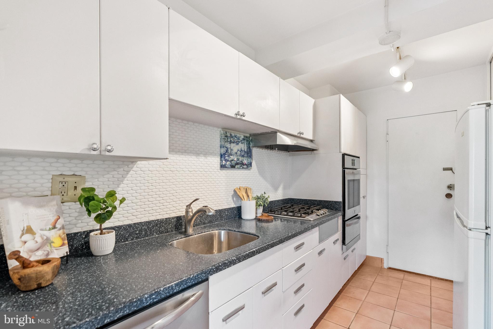 4201 CATHEDRAL AVENUE NW 808E