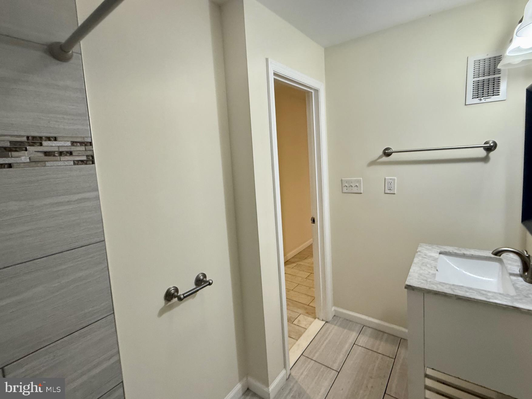 5421 8TH STREET NW B