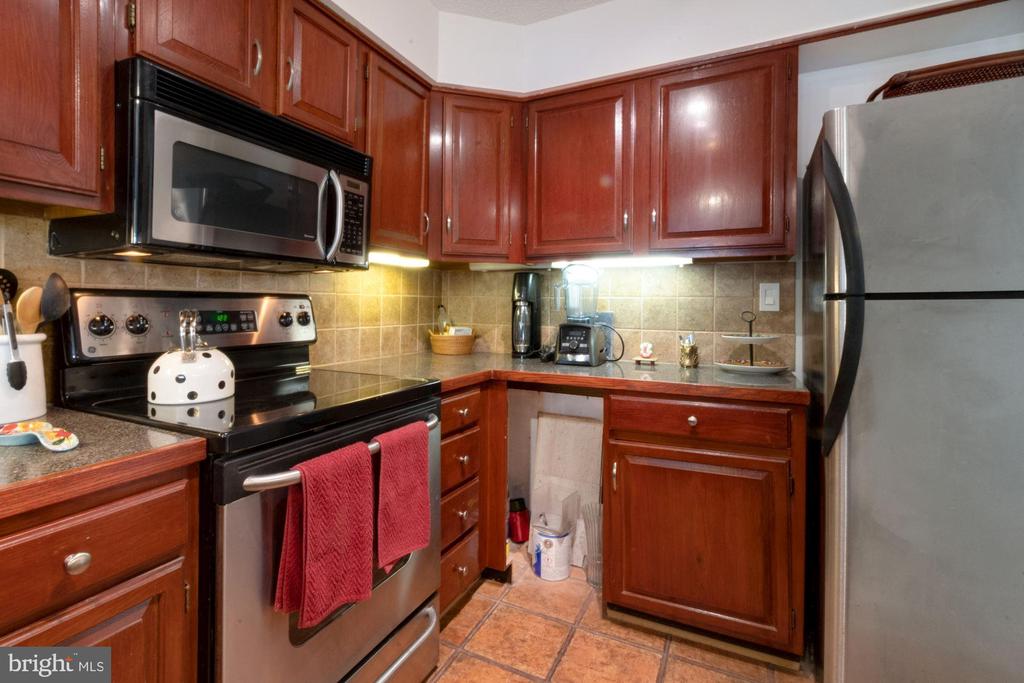1080 WISCONSIN AVENUE NW 405