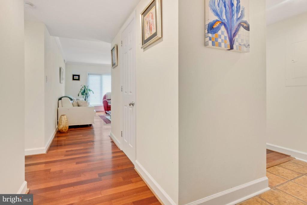 1080 WISCONSIN AVENUE NW 405