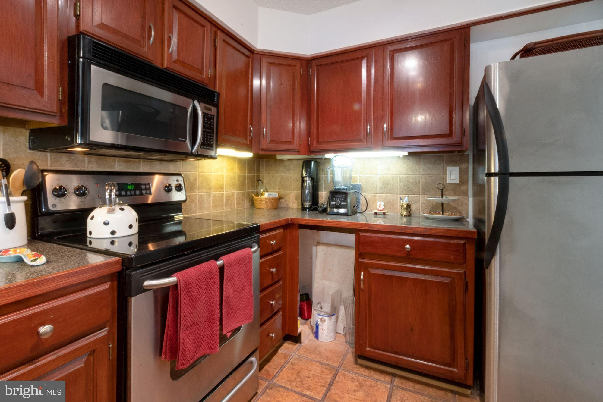 1080 WISCONSIN AVENUE NW 405