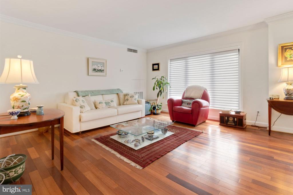 1080 WISCONSIN AVENUE NW 405