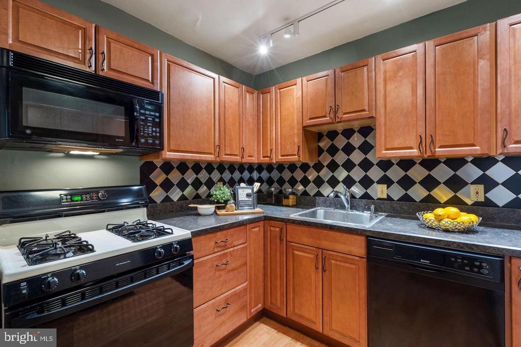 3001 VEAZEY TERRACE NW 528