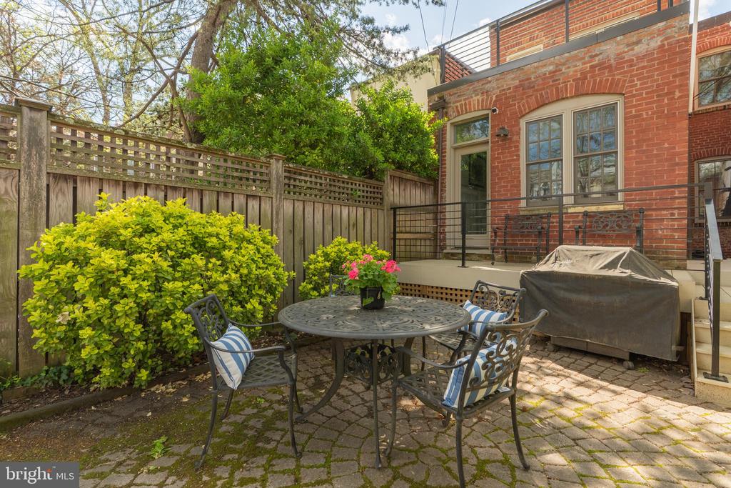 115 7TH STREET NE