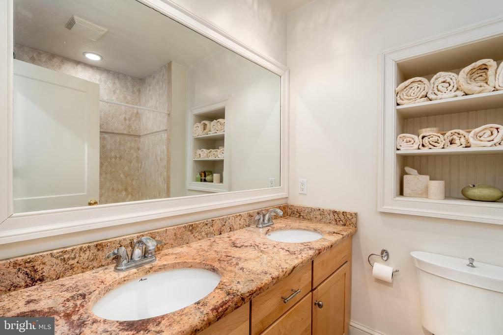115 7TH STREET NE