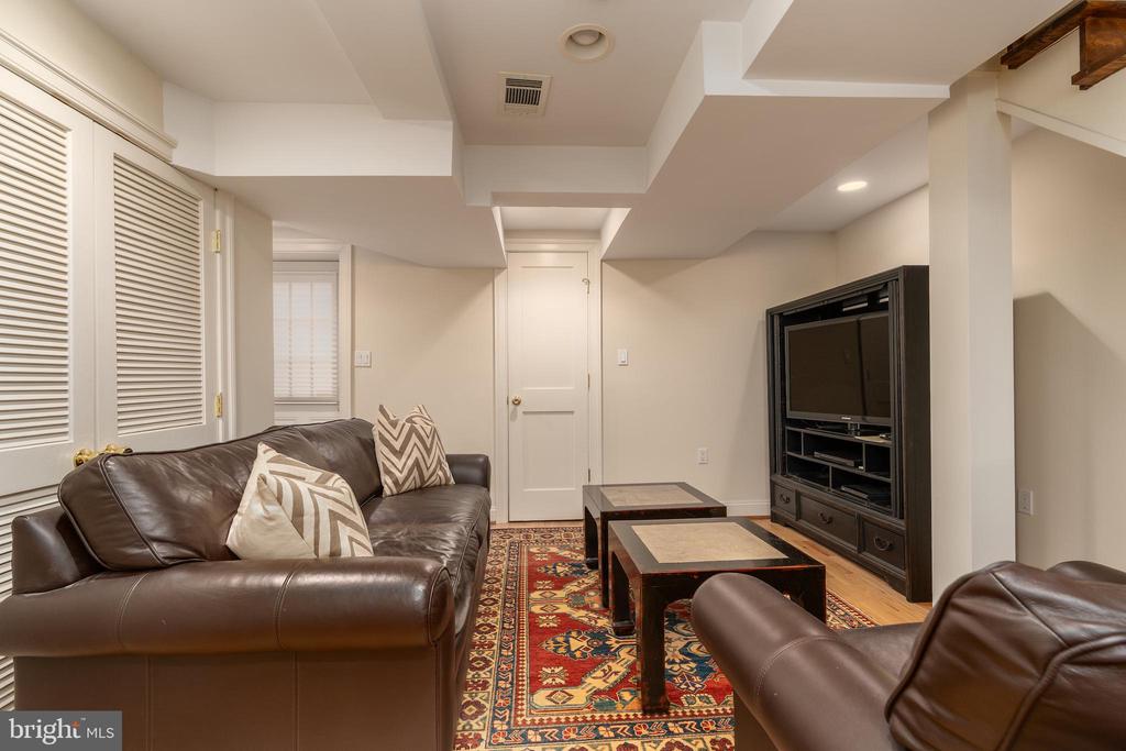 115 7TH STREET NE