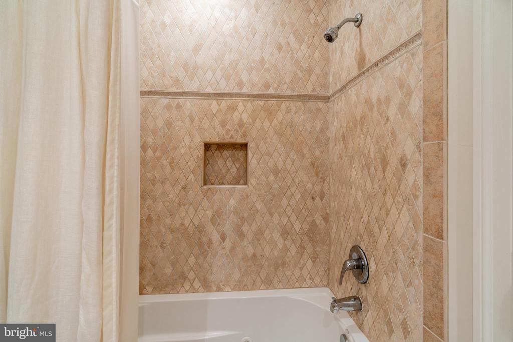 115 7TH STREET NE