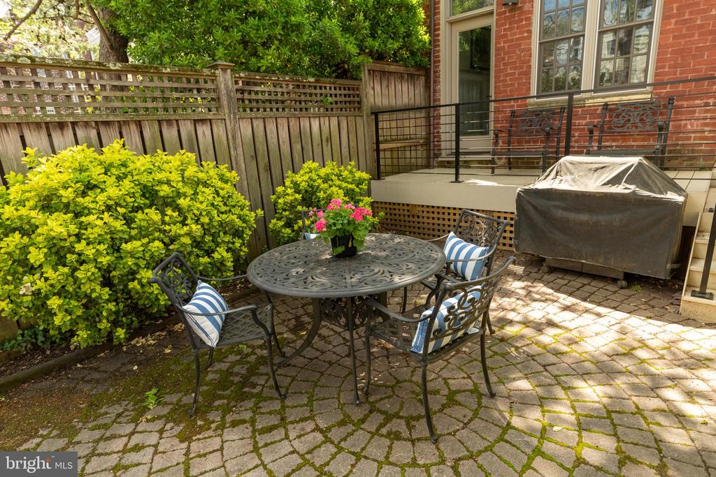115 7TH STREET NE