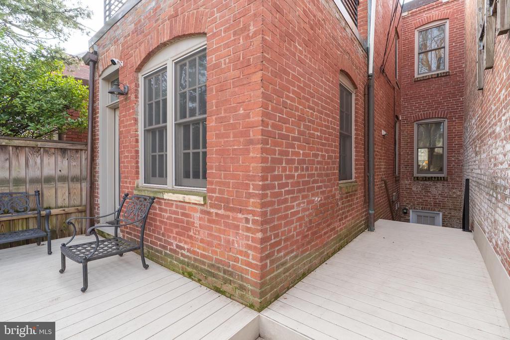 115 7TH STREET NE