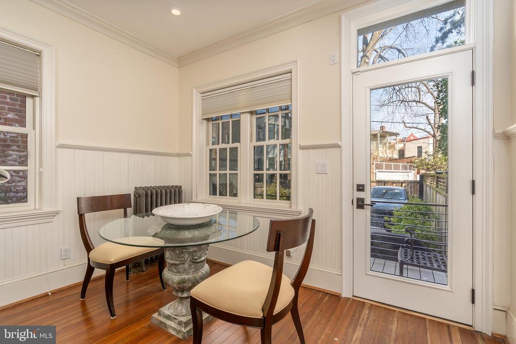 115 7TH STREET NE