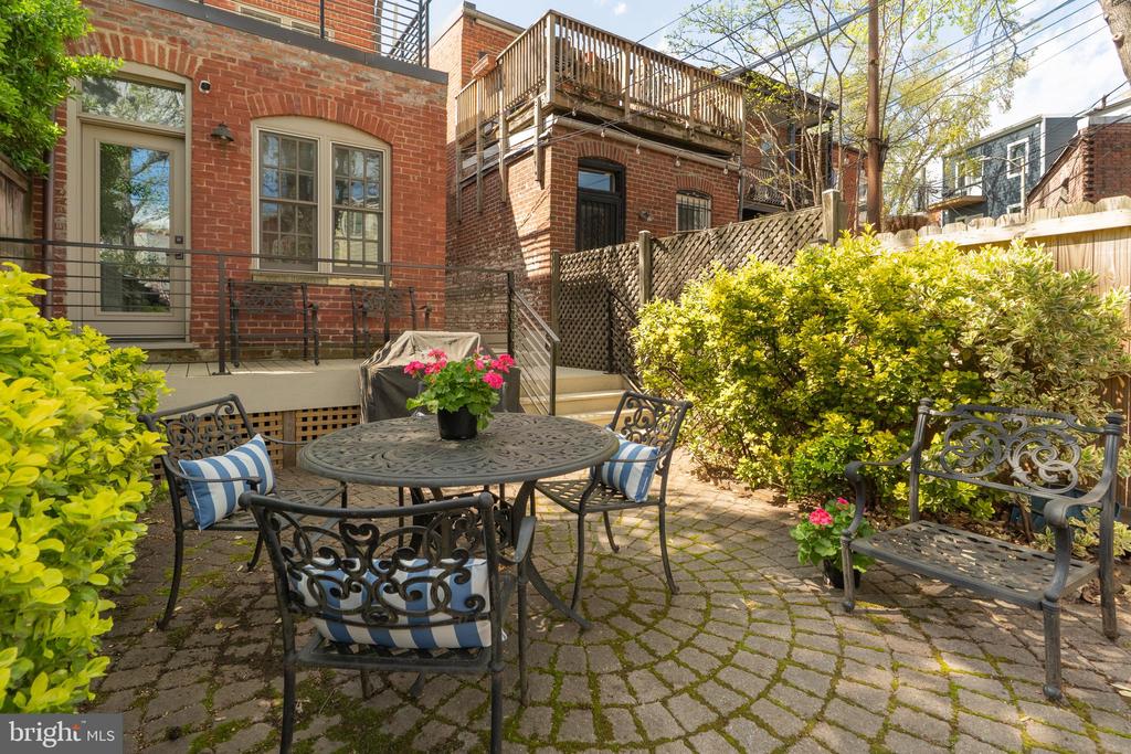 115 7TH STREET NE