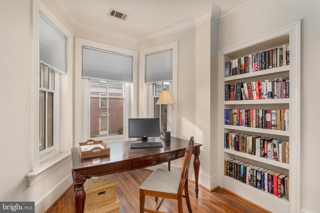 115 7TH STREET NE