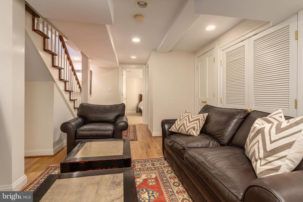 115 7TH STREET NE
