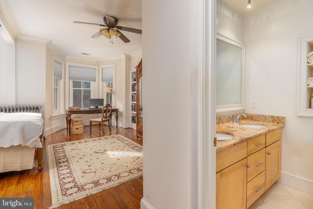 115 7TH STREET NE