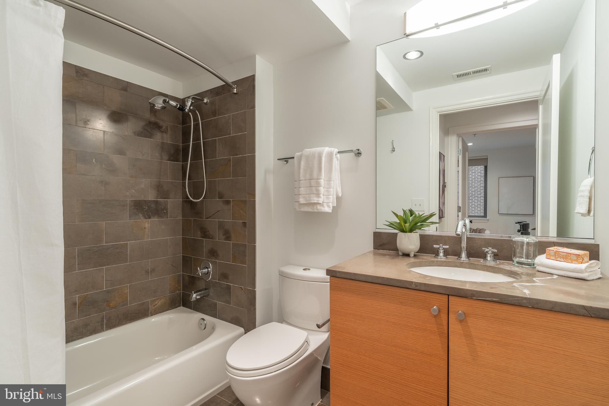 2516 Q STREET NW E102