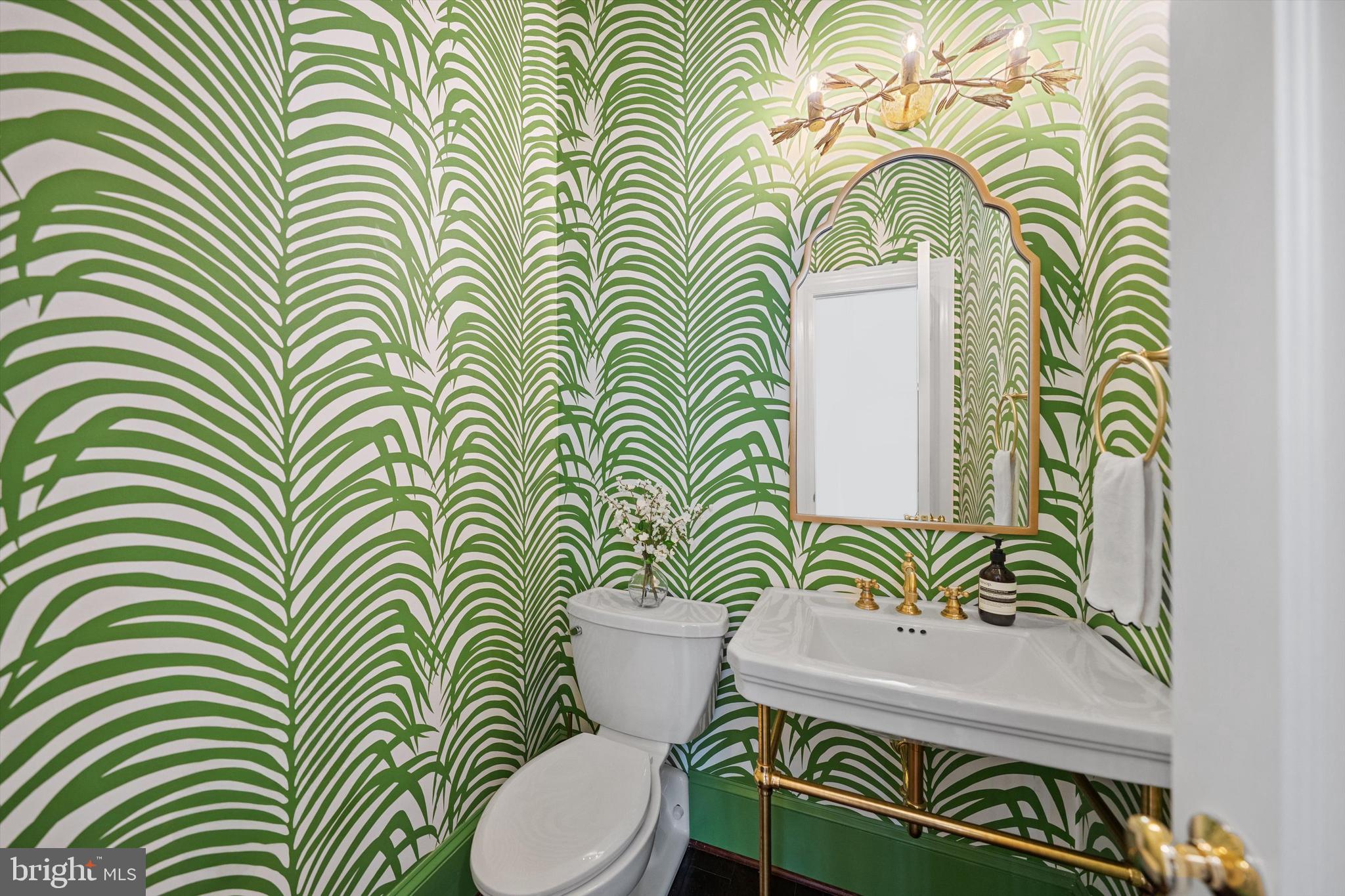 2012 HILLYER PLACE NW