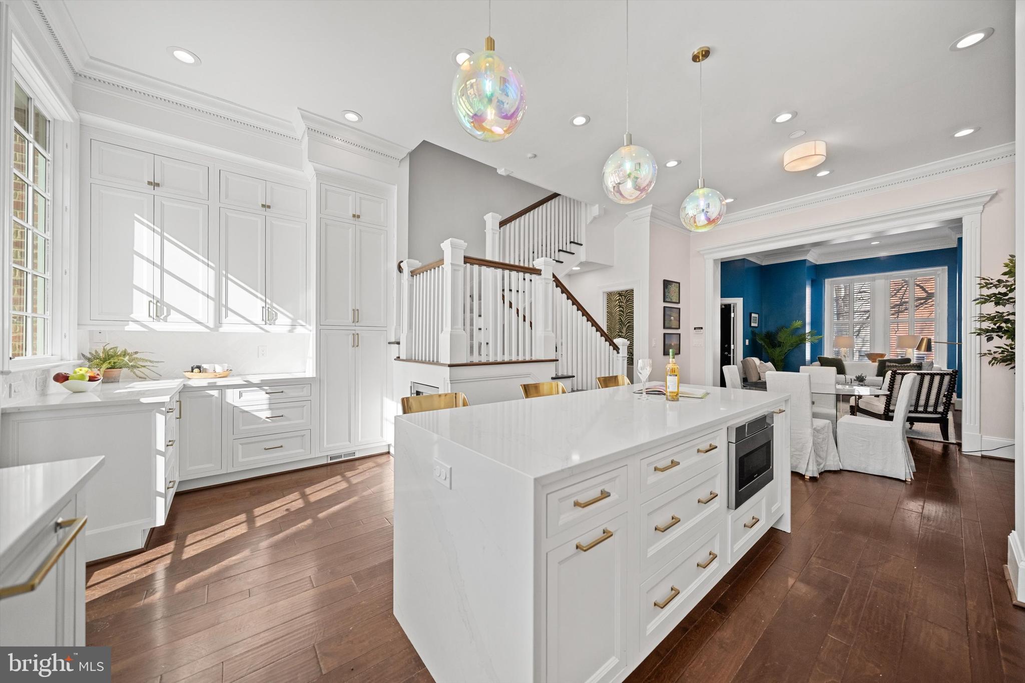 2012 HILLYER PLACE NW