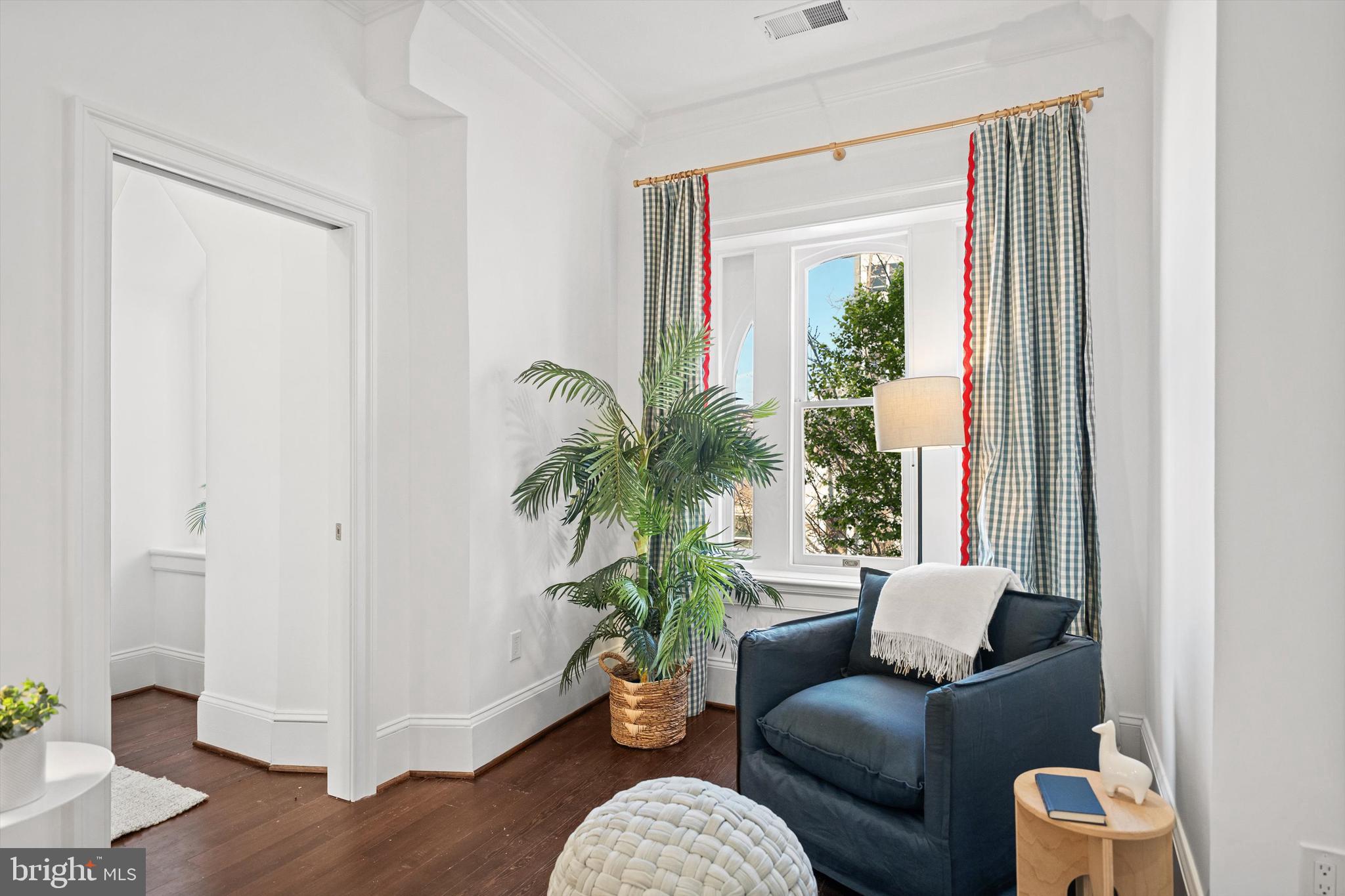 2012 HILLYER PLACE NW