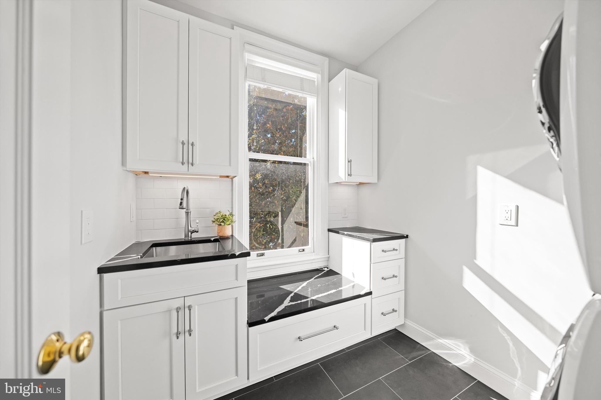 2012 HILLYER PLACE NW