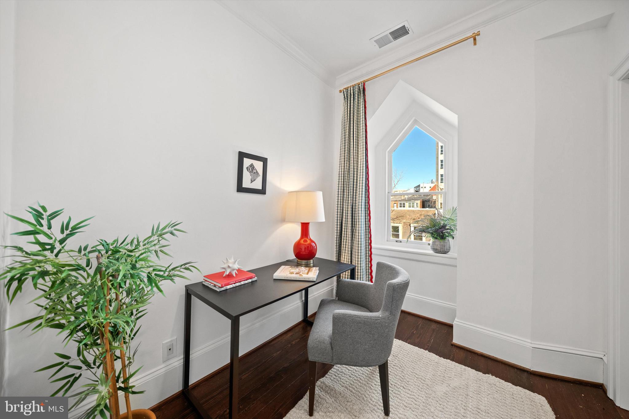 2012 HILLYER PLACE NW