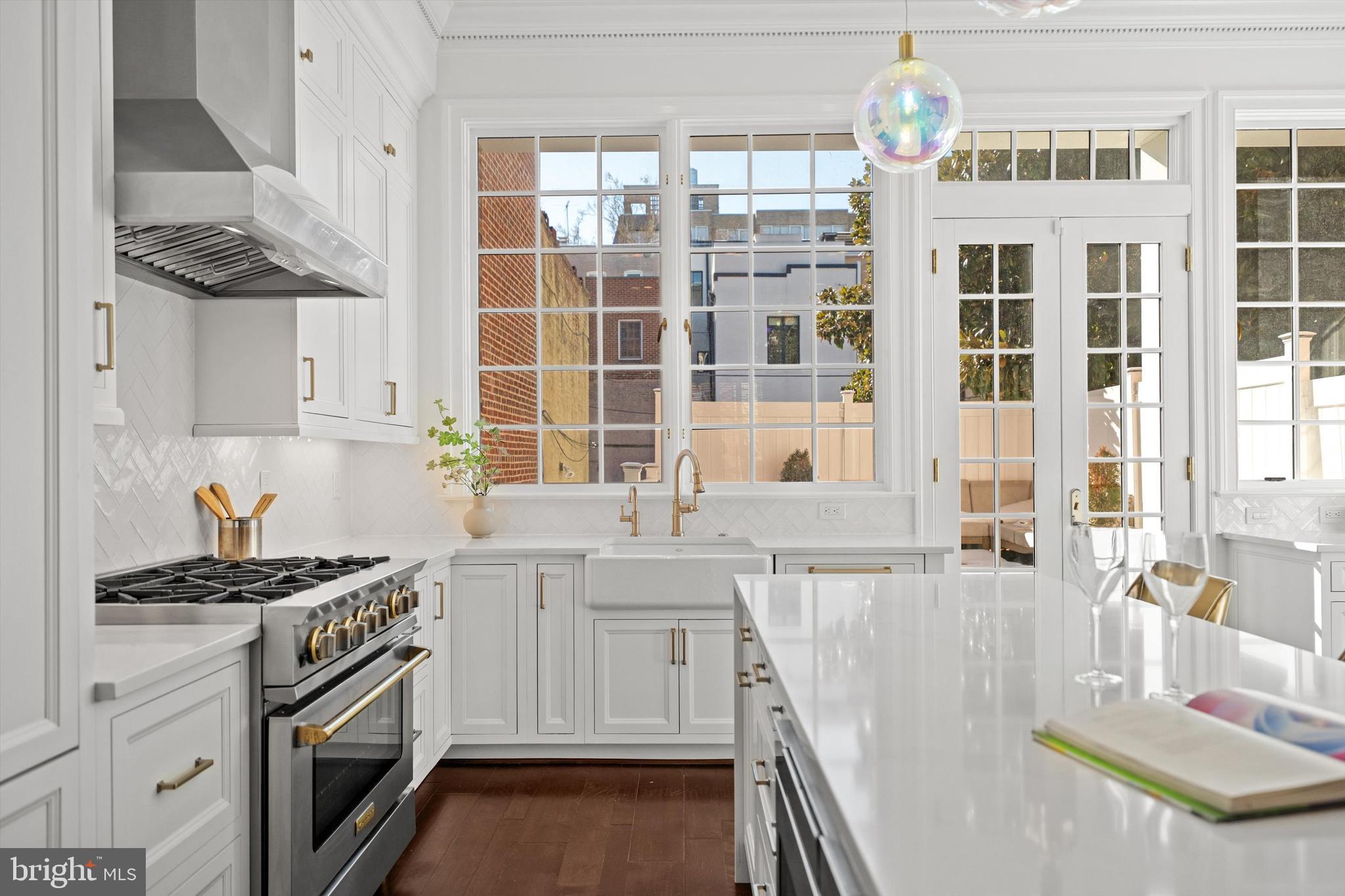 2012 HILLYER PLACE NW