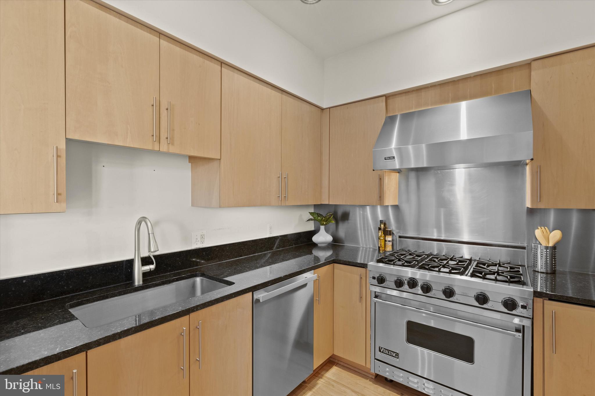 2100 11TH STREET NW PH6