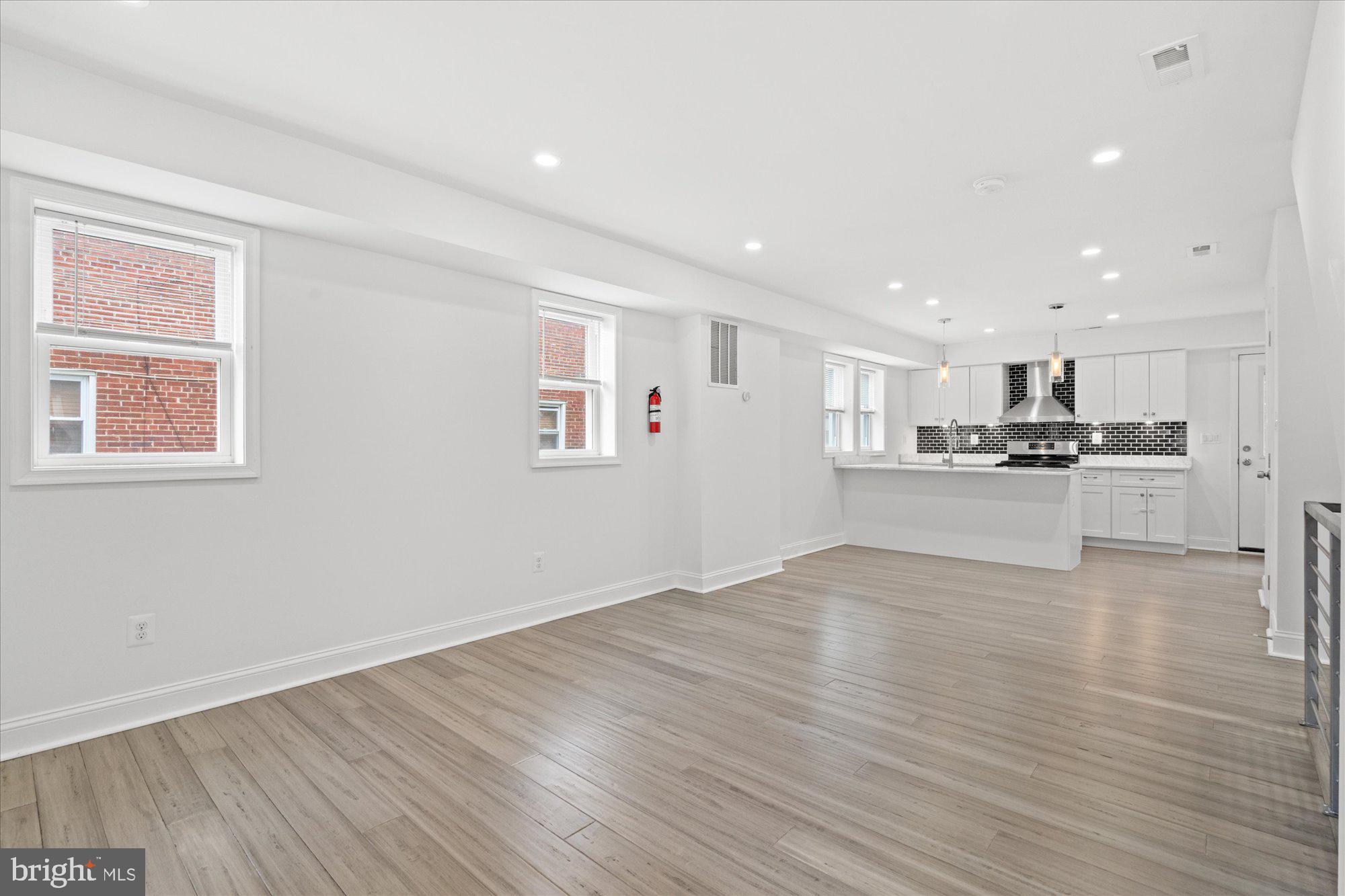 1252 DELAFIELD PLACE NE