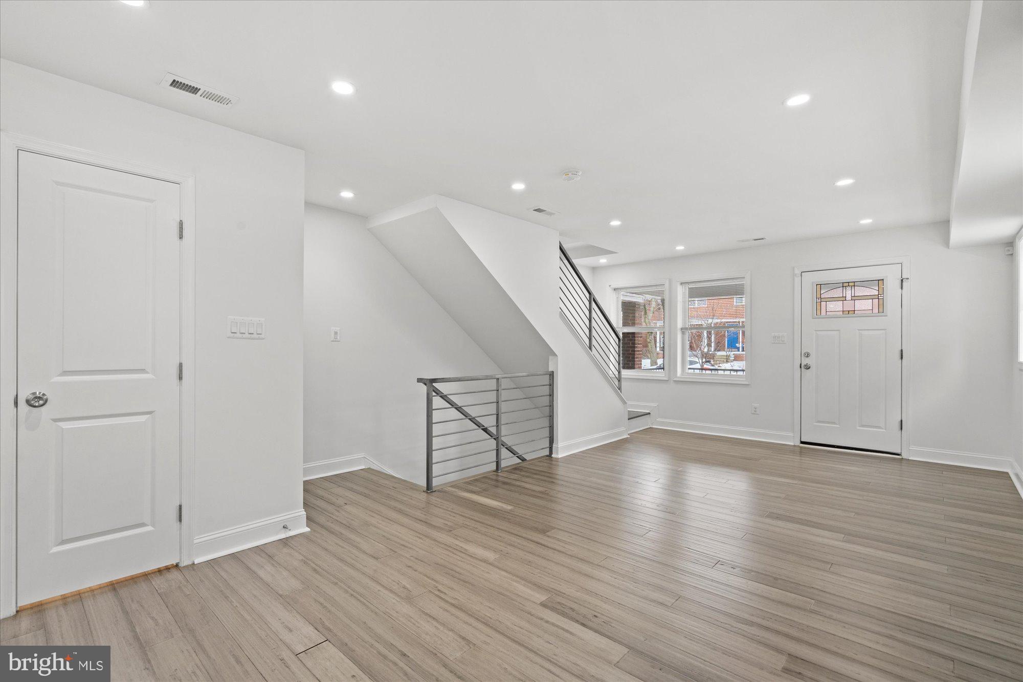 1252 DELAFIELD PLACE NE