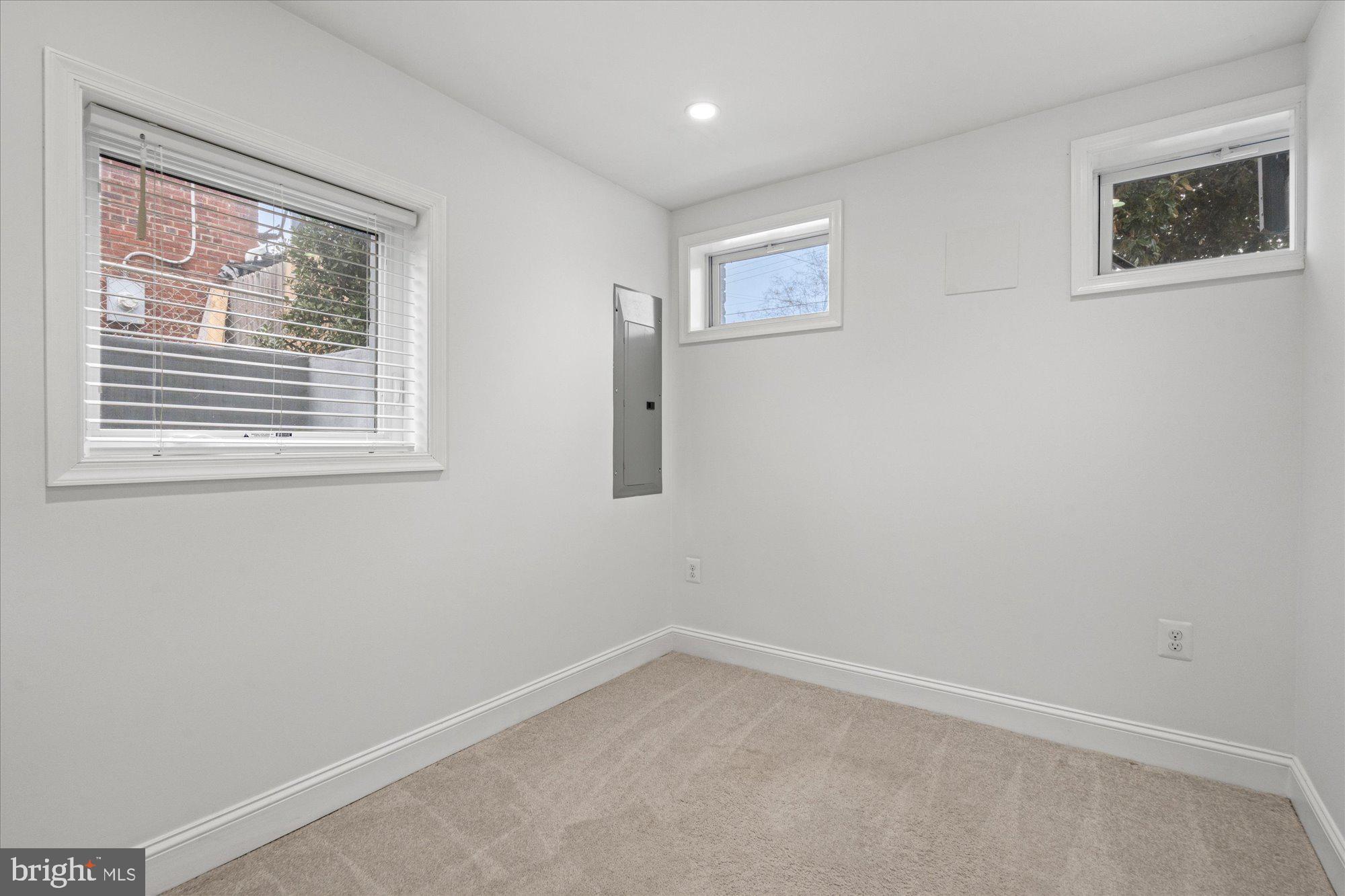 1252 DELAFIELD PLACE NE