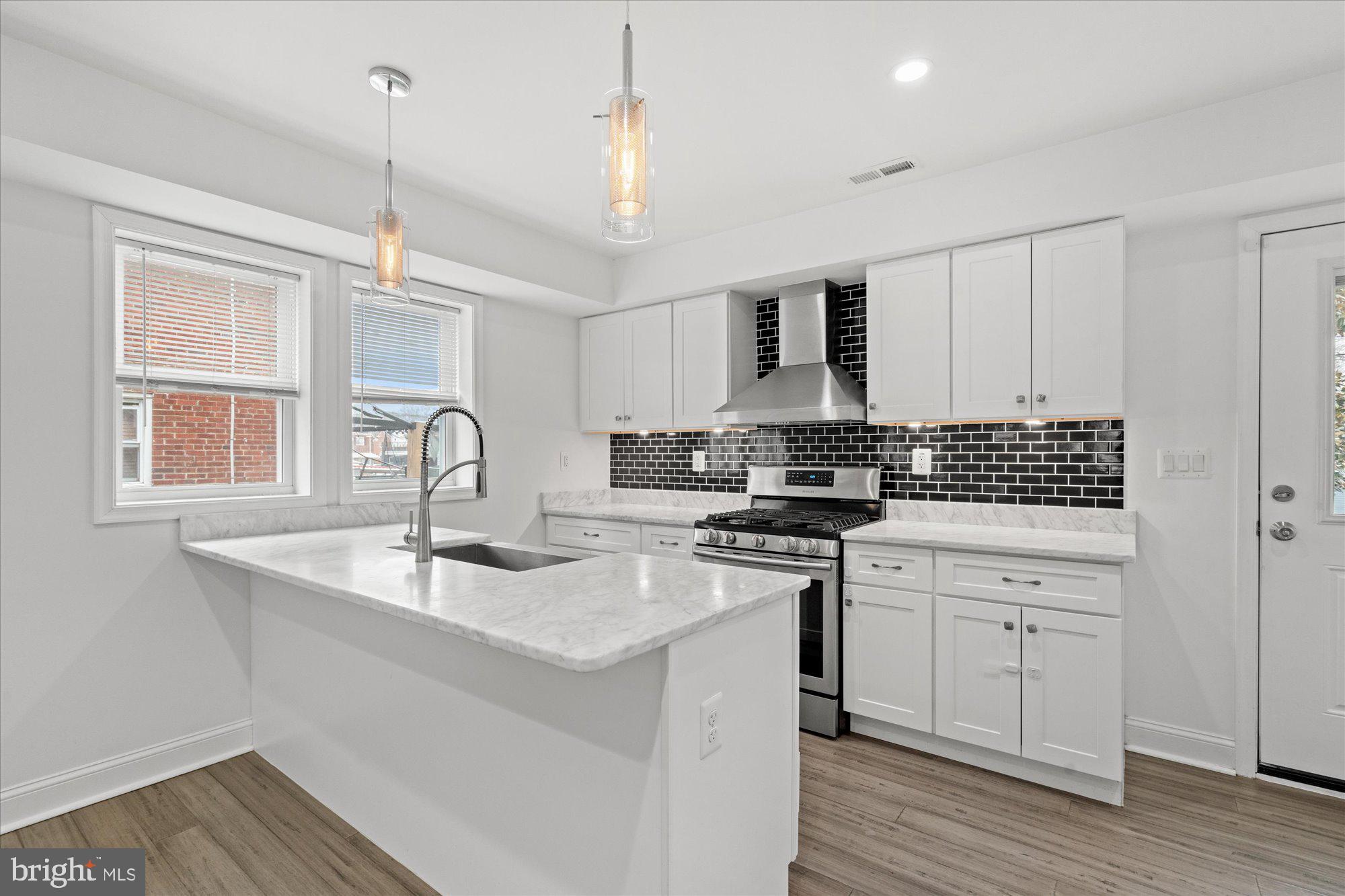 1252 DELAFIELD PLACE NE