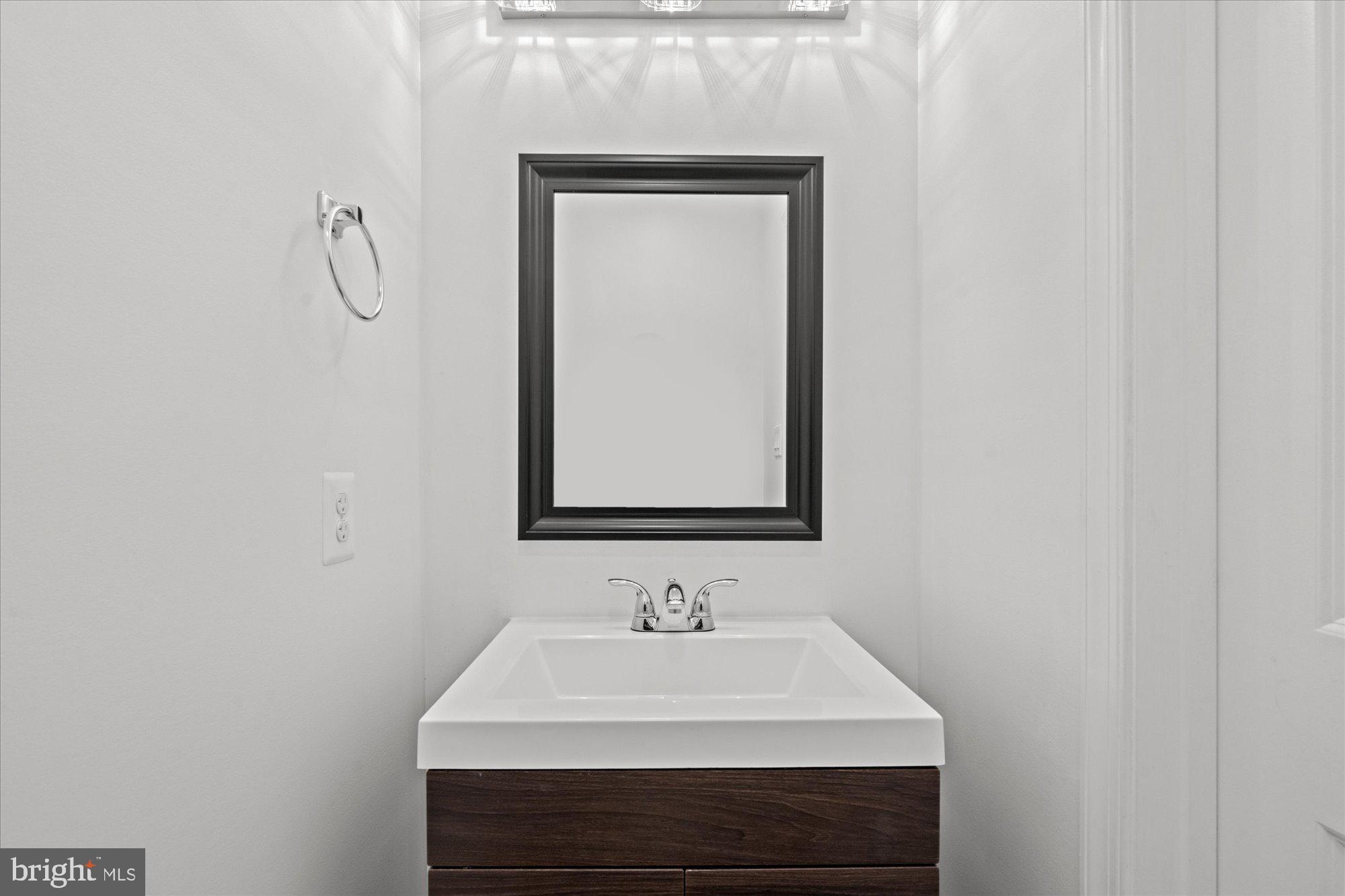 1252 DELAFIELD PLACE NE