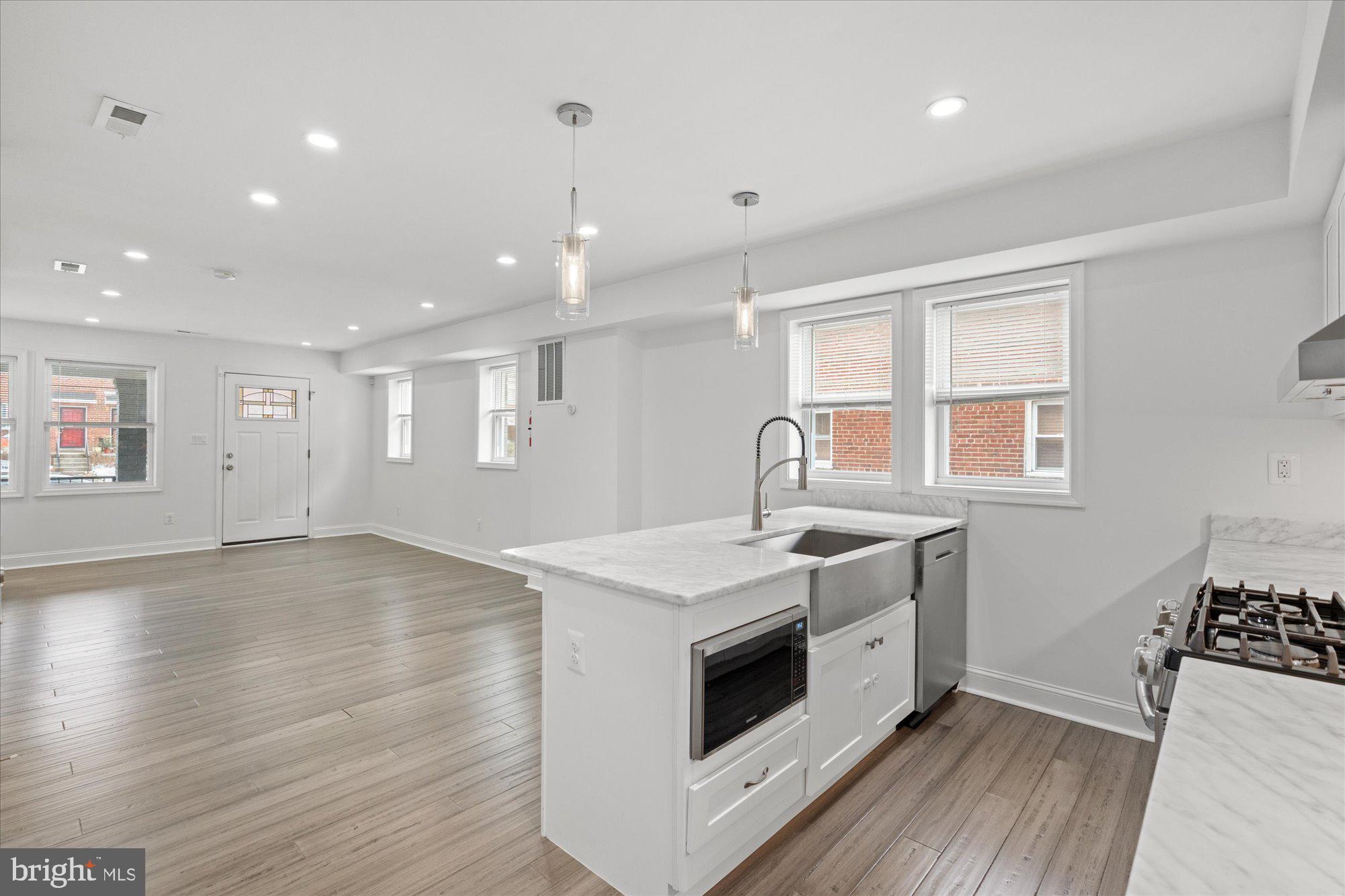 1252 DELAFIELD PLACE NE