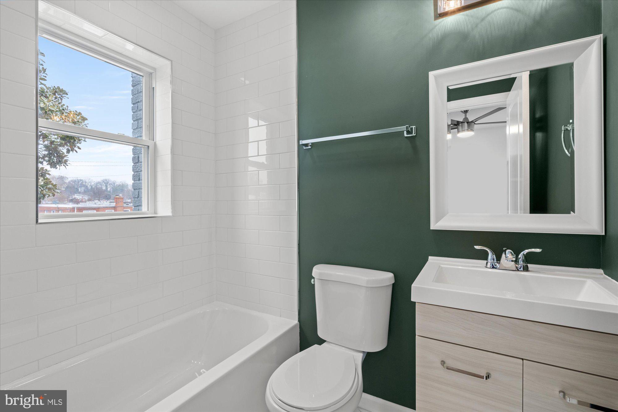 1252 DELAFIELD PLACE NE