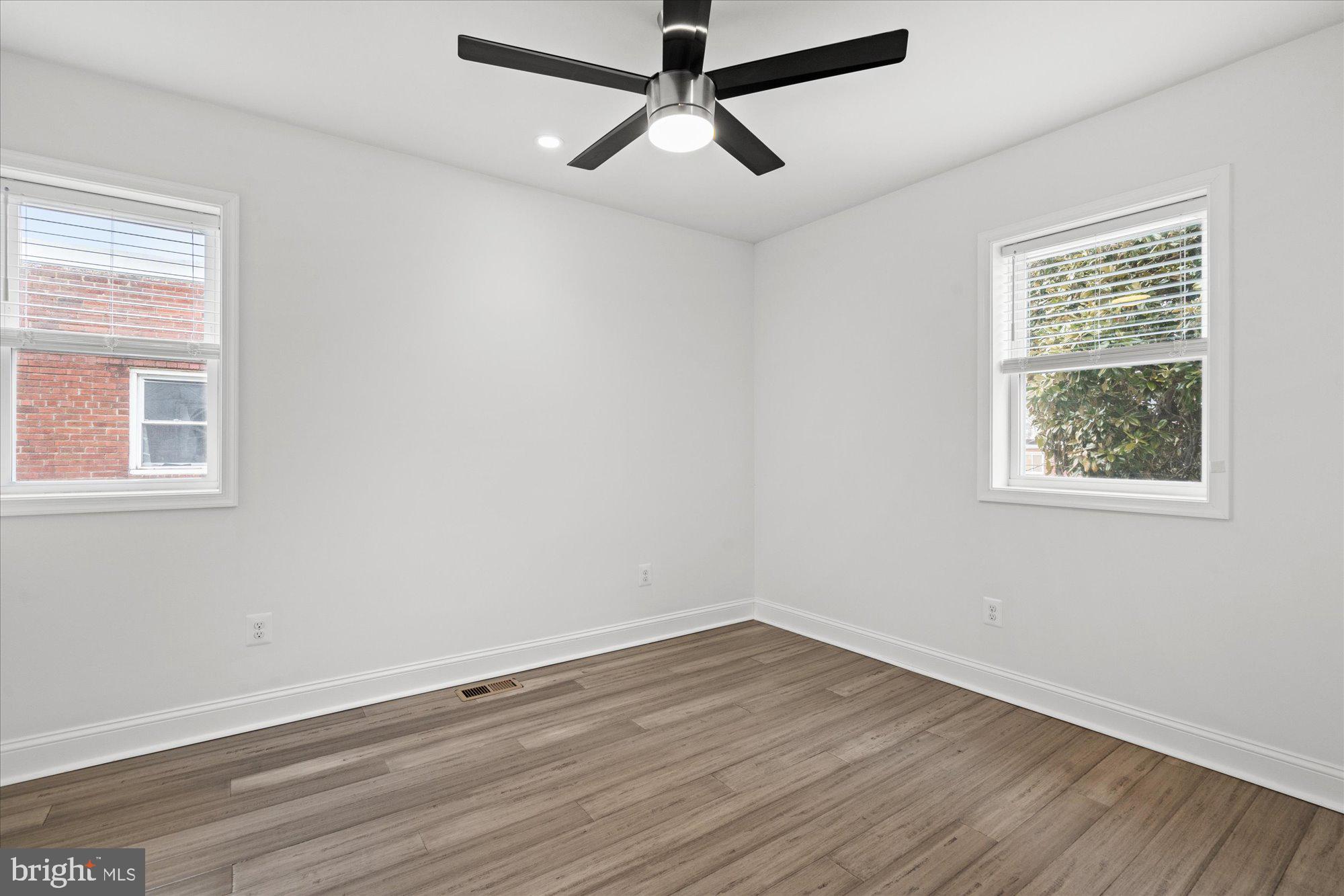 1252 DELAFIELD PLACE NE