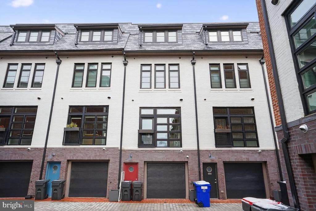 1305 D STREET SE