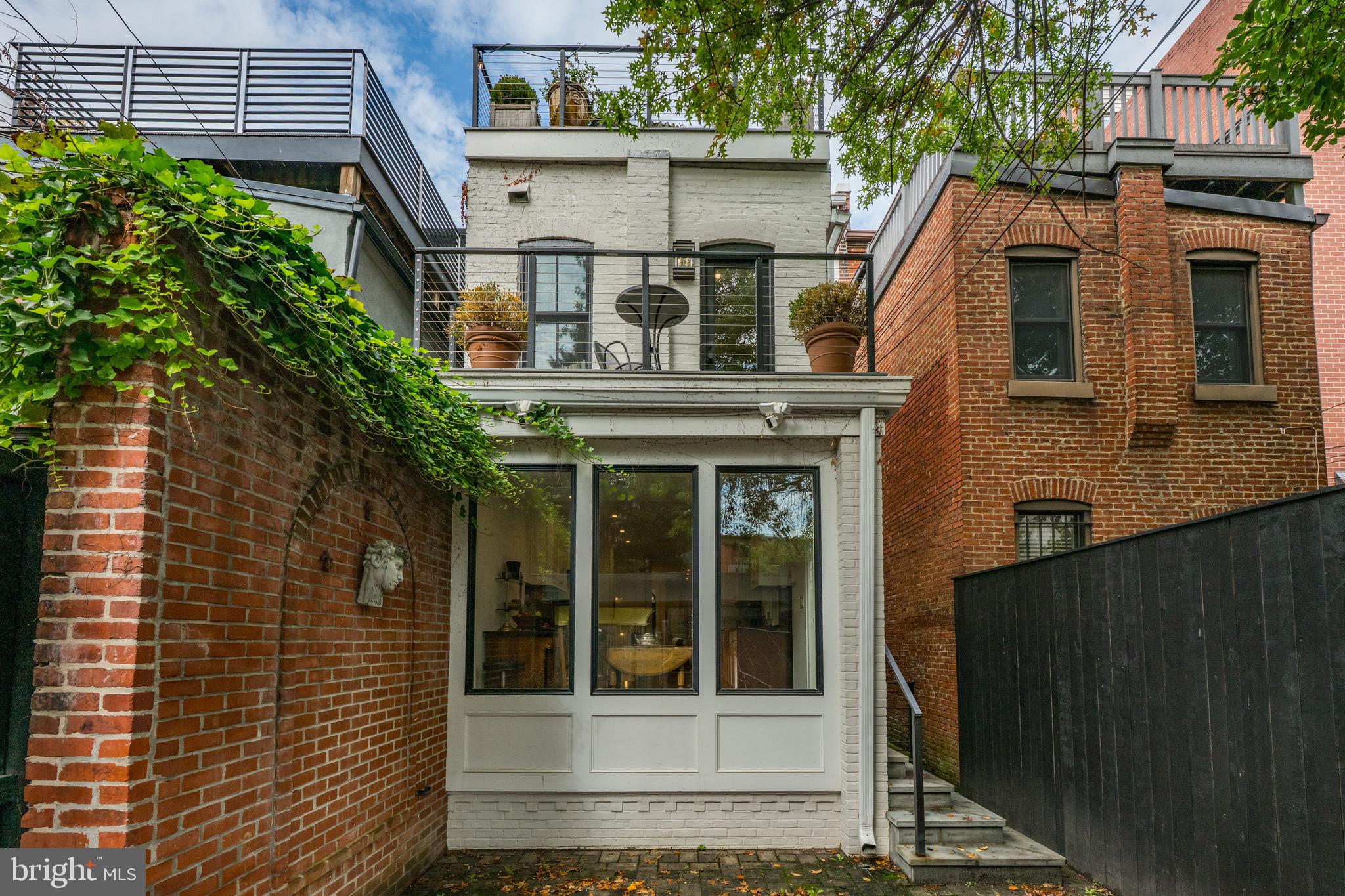 1524 SWANN STREET NW