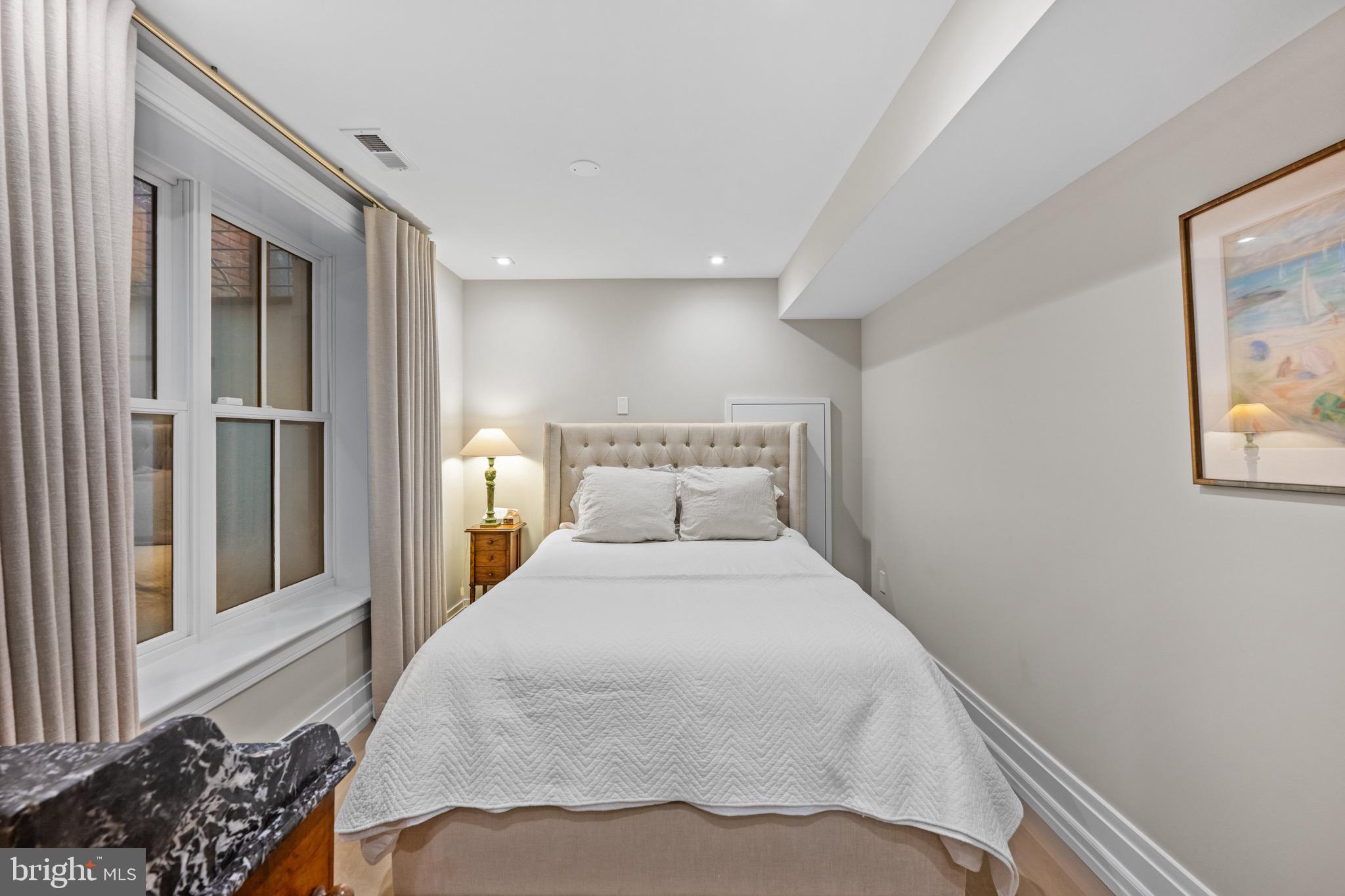 1524 SWANN STREET NW