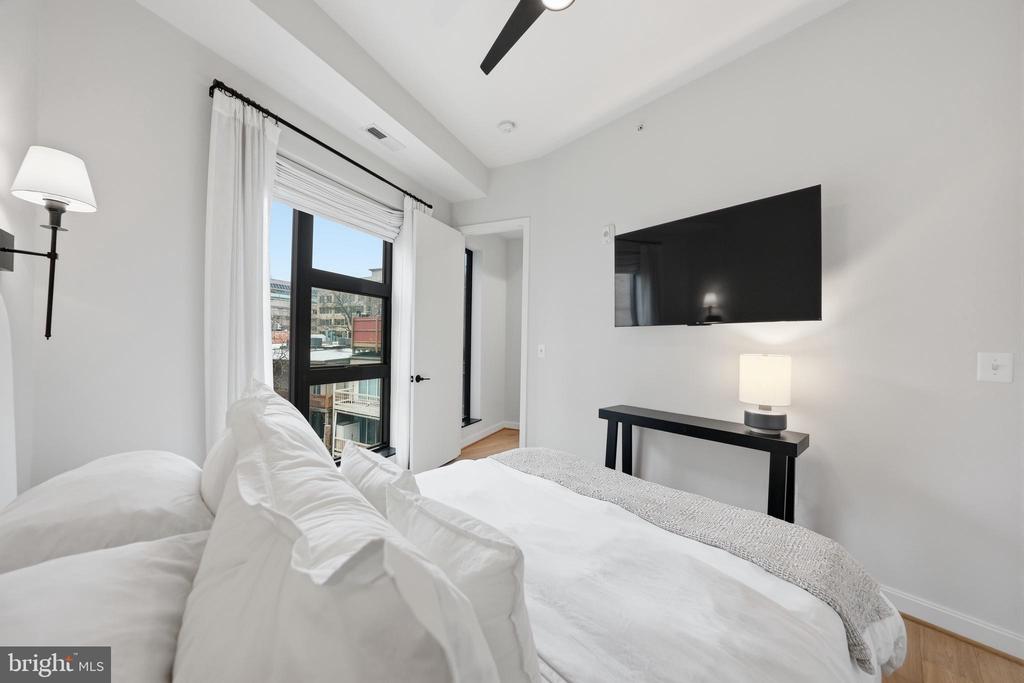 2525 PENNSYLVANIA AVENUE NW 301