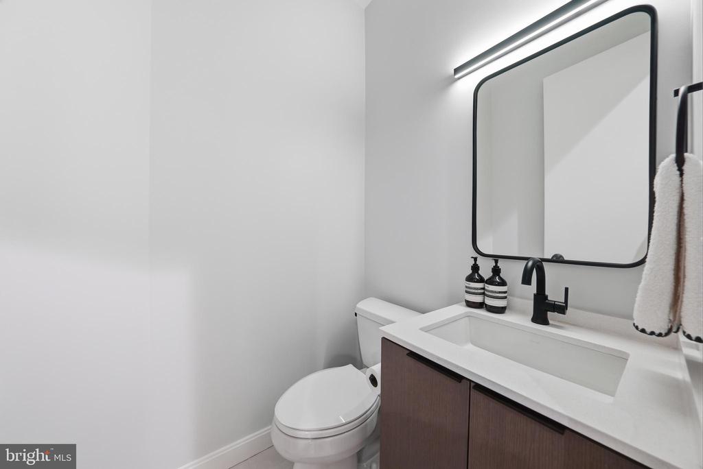 2525 PENNSYLVANIA AVENUE NW 301