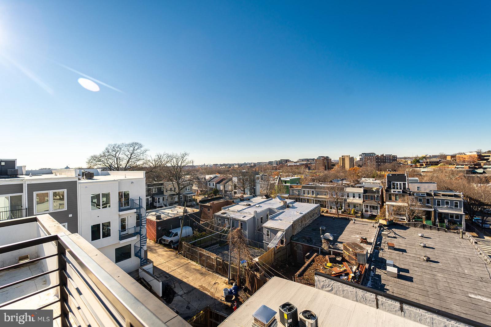 1215 HOLBROOK TERRACE NE 2