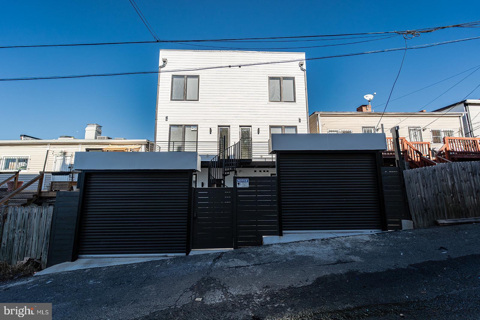 1215 HOLBROOK TERRACE NE 2