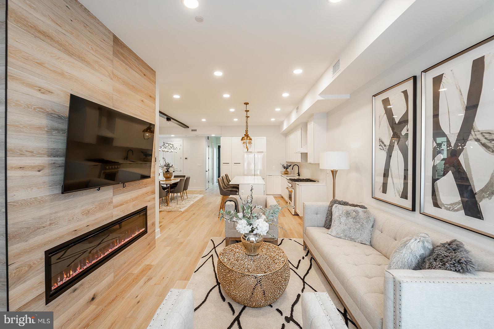 1215 HOLBROOK TERRACE NE 2